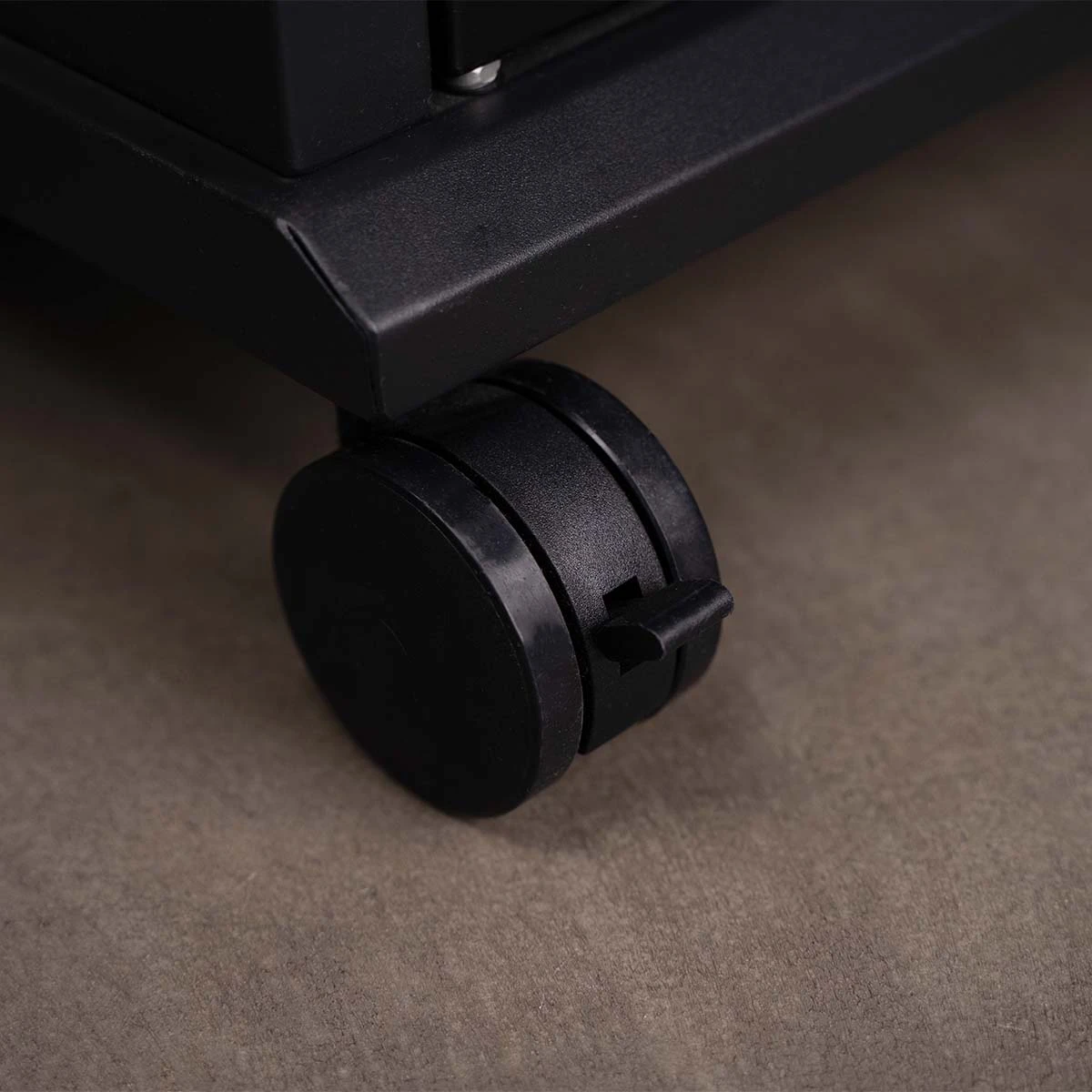 SANTOS S-518 Mit Seiten- Und Heckbrenner, Schwarz, Inkl. Drehspieß, Rostheber & Silikonablage & Graviertes ZWILLING Pro Messer 7 SANTOS S-518 Mit Seiten- Und Heckbrenner, Schwarz, Inkl. Drehspieß, Rostheber & Silikonablage & Graviertes ZWILLING Pro Messer – Bild 5