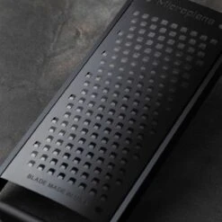Microplane Black Sheep Reibe Grob -Santo Grills Geschaft microplane black sheep reibe grob 441adc43701e1f5d3675f7110db546eb