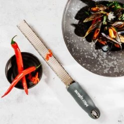 Microplane Premium Reibe / Zester, Anthrazit Grau 9 Microplane Premium Reibe / Zester, Anthrazit Grau -Santo Grills Geschaft microplane premium reibe zester anthrazit grau a342255e8a876e7cc310a1db149e7b2d