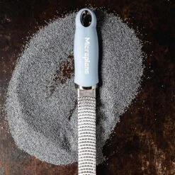 Microplane Premium Reibe / Zester, Küstenblau 10 Microplane Premium Reibe / Zester, Küstenblau -Santo Grills Geschaft microplane premium reibe zester kuestenblau c4ecd7d6cf15bb184a1aee0ed7c3ad20