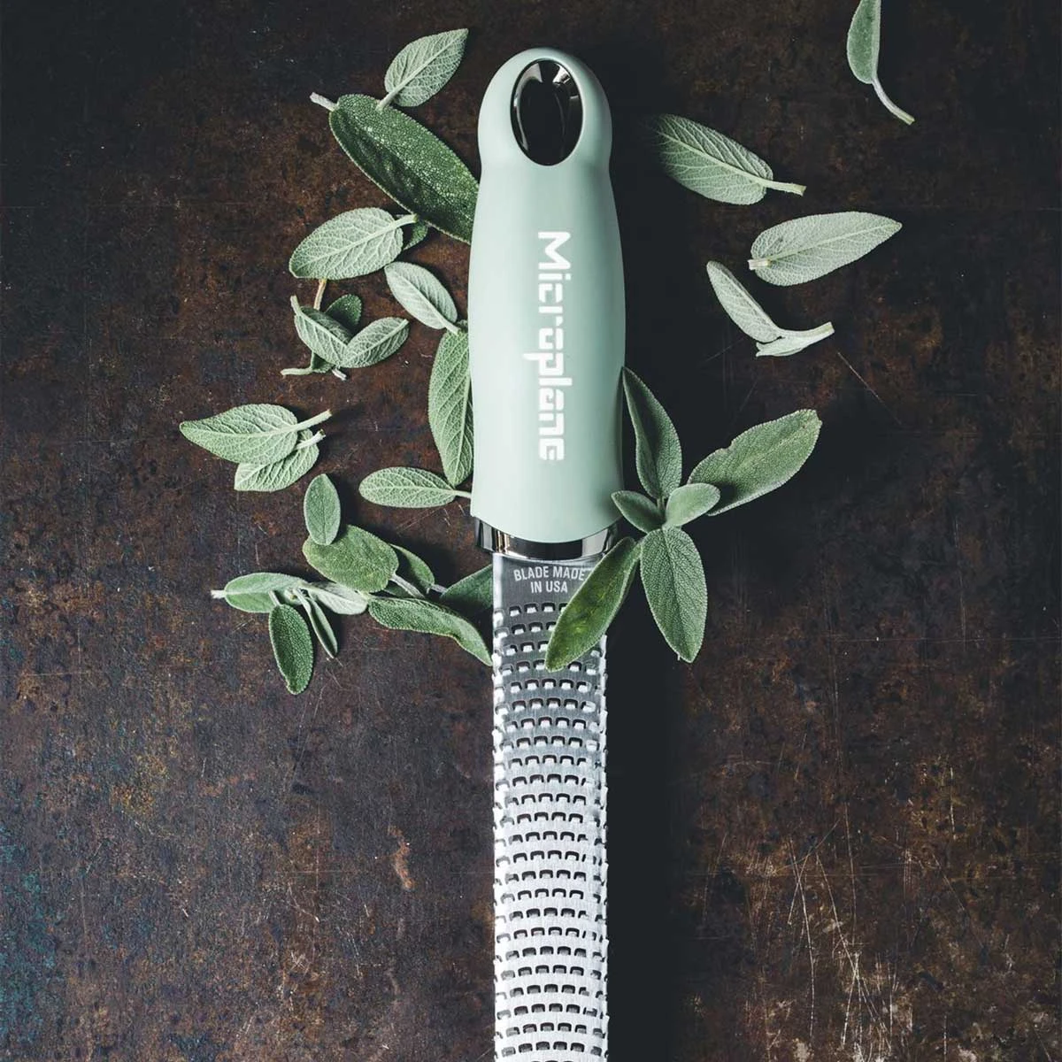Microplane Premium Reibe / Zester, Salbei Grün 4 Microplane Premium Reibe / Zester, Salbei Grün – Bild 2