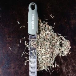 Microplane Premium Reibe / Zester, Salbei Grün 11 Microplane Premium Reibe / Zester, Salbei Grün -Santo Grills Geschaft microplane premium reibe zester salbei gruen a25d9f98ba7f38856f3659dde423fc7c