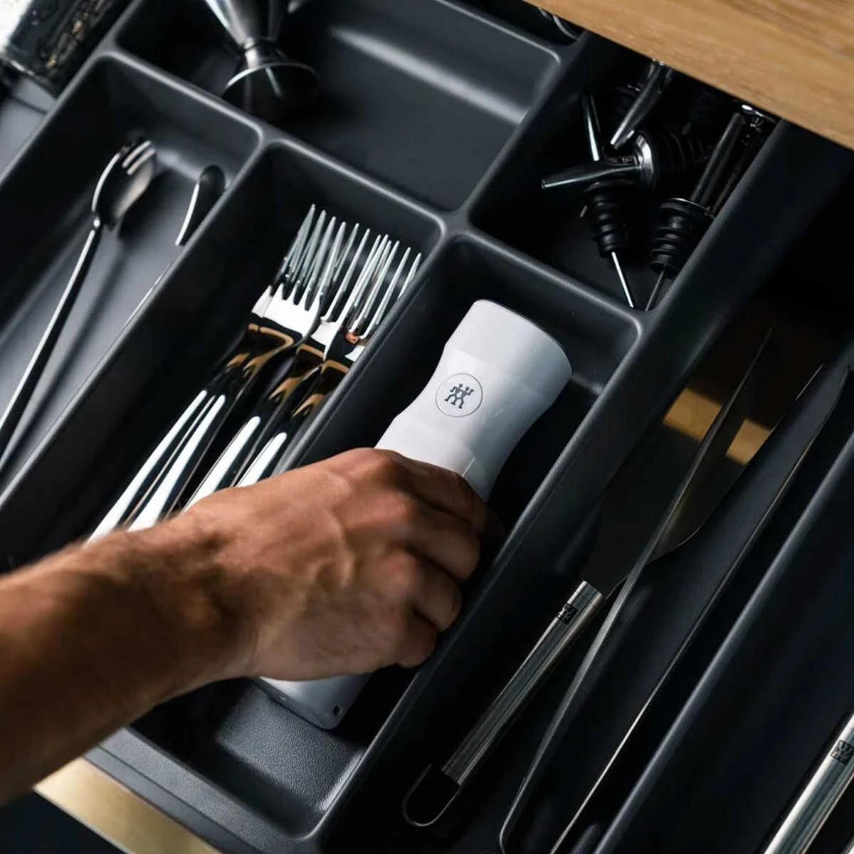 ZWILLING FRESH & SAVE Vakuumpumpe Mit Ladekappe, Weiß 10 ZWILLING FRESH & SAVE Vakuumpumpe Mit Ladekappe, Weiß – Bild 8