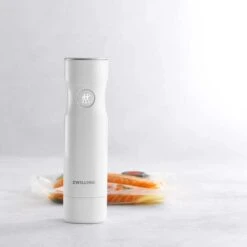 ZWILLING FRESH & SAVE Vakuumpumpe Mit Ladekappe, Weiß 15 ZWILLING FRESH & SAVE Vakuumpumpe Mit Ladekappe, Weiß -Santo Grills Geschaft zwilling fresh save vakuumpumpe mit ladekappe weiss a62fd00c4d1e374949ba364efabe84f5